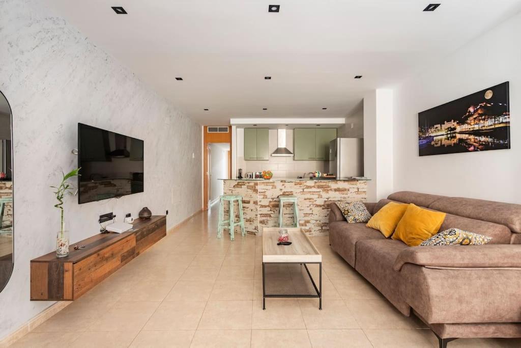 Apartment Castelplace Con Plaza De Garage Incluida, Free Parking And Ac *